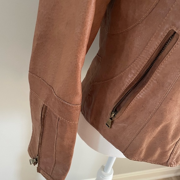 Jacket - Picture 5 of 6